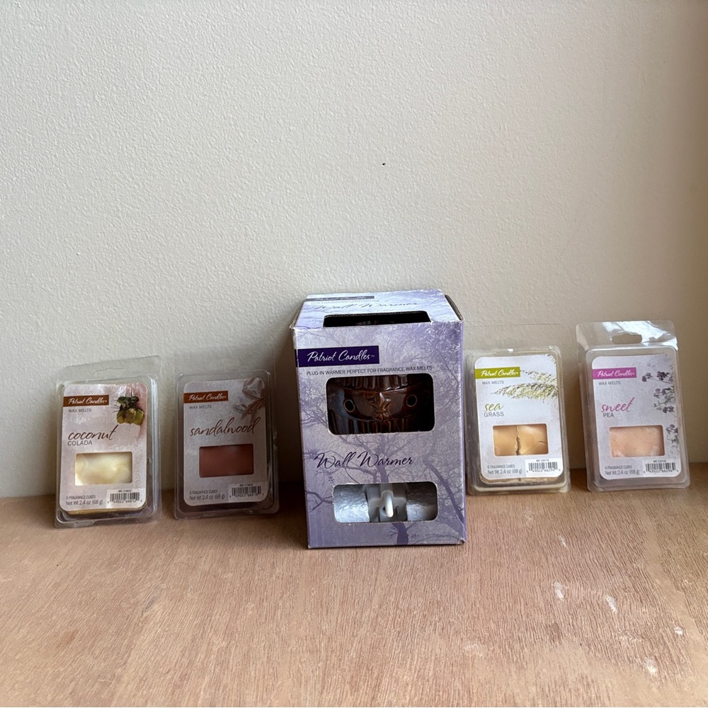 NWT Patriot Candles Brown Plug-In Wall Warmer, 4 Packages of Fragrance Wax Melts
